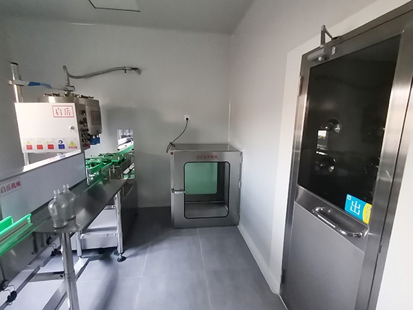 京山釣魚島山莊鹿血酒生產(chǎn)線灌裝機(jī)
